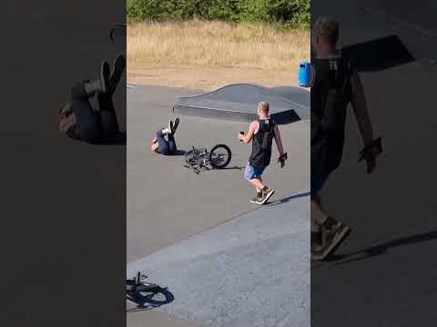 Kris Bunnage huge BMX crash #bmx #fail #crash #extremesports #streetbmx #failarmy