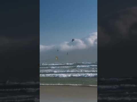 An extreme kitesurfing get together in slo-mo 🤩⚡️